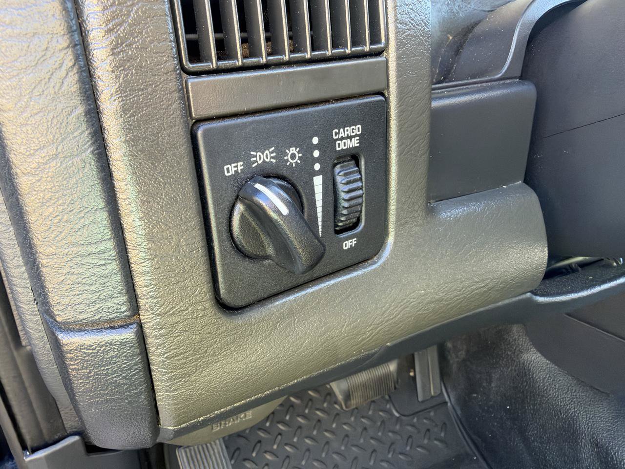 Used 2004 Dodge Ram 1500 Truck ST w/ ST Value Group RWD image 18