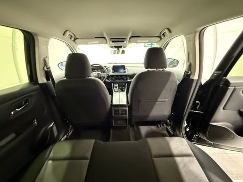 Used 2025 Nissan Rogue SV image 27