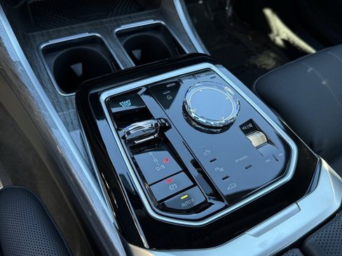 Used 2025 BMW i7 eDrive50 w/ Premium Package image 28