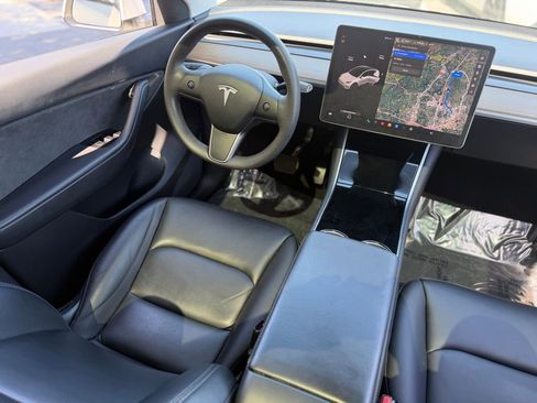 Used 2021 Tesla Model Y Long Range image 42