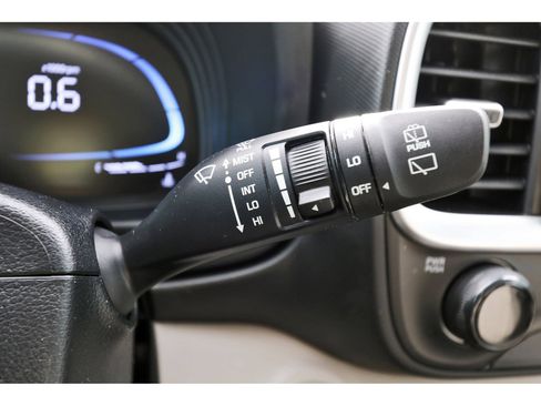 Certified 2025 Hyundai Venue SEL FWD image 21