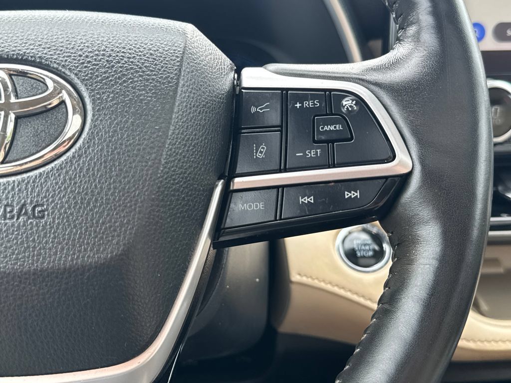 Used 2023 Toyota Highlander Limited AWD/4WD image 22