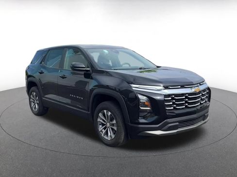 Used 2025 Chevrolet Equinox LT FWD image 3