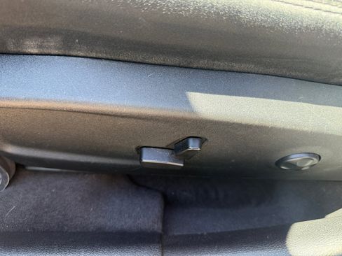 Used 2018 Chrysler 300 Touring w/ Sport Appearance Package image 15