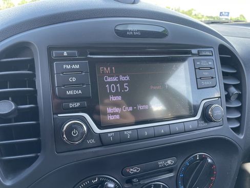 Used 2015 Nissan Juke S FWD image 11
