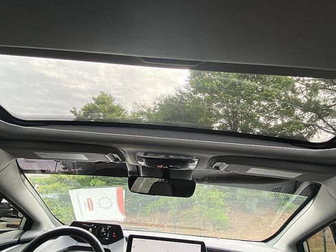 Used 2024 Toyota Prius XLE FWD image 20
