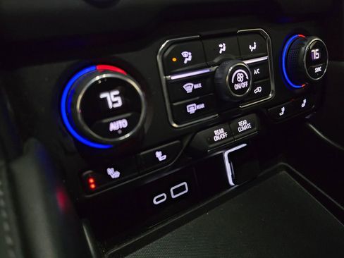 Used 2022 Chevrolet Tahoe Z71 w/ Luxury Package image 29