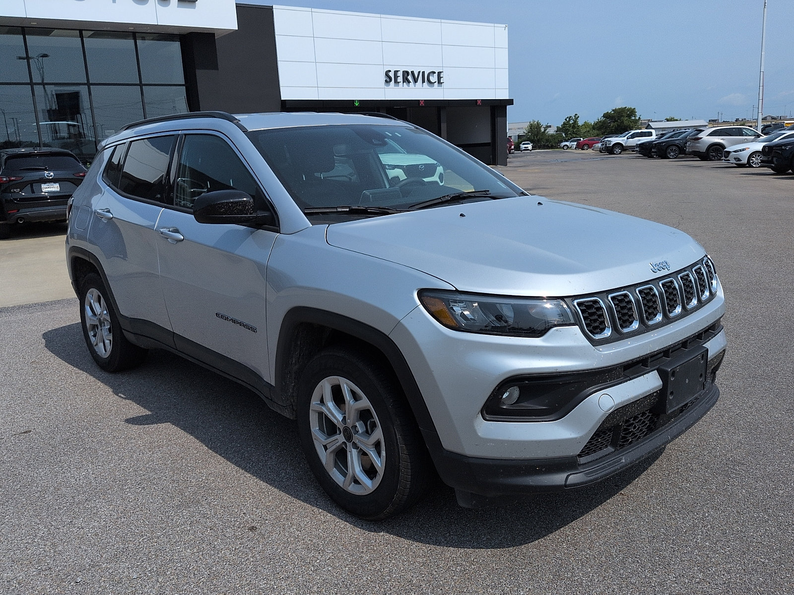 Used 2025 Jeep Compass Latitude AWD/4WD image 1