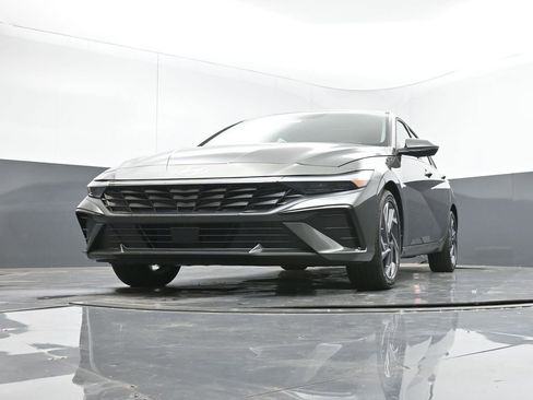 New 2026 Hyundai Elantra Limited image 37