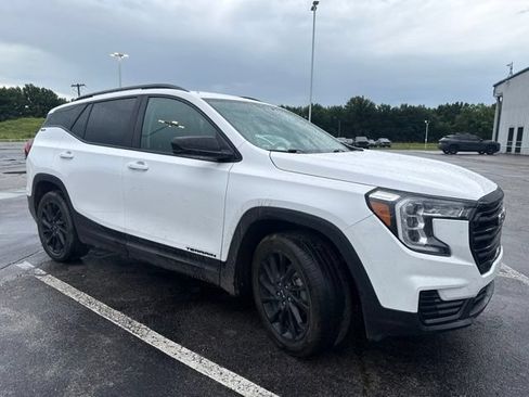 Used 2024 GMC Terrain SLE w/ Driver Convenience Package FWD image 1