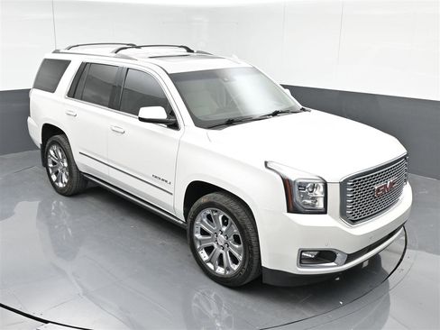Used 2017 GMC Yukon Denali w/ Open Road Package AWD/4WD image 11