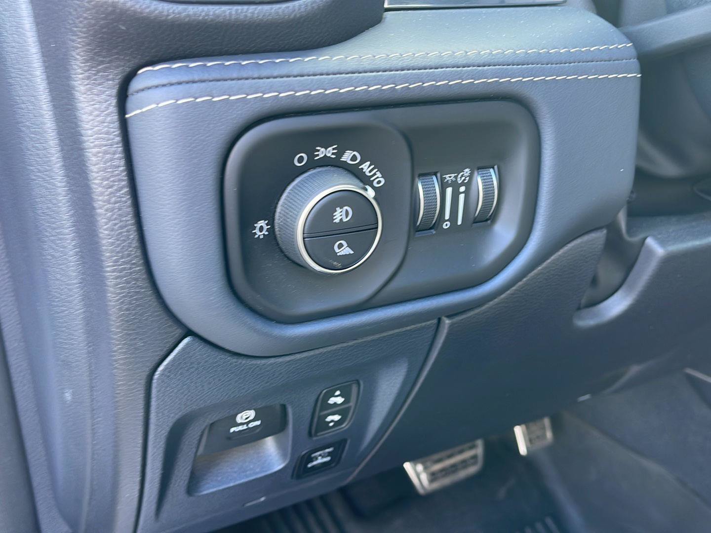 Used 2024 RAM 1500 Limited AWD/4WD image 16