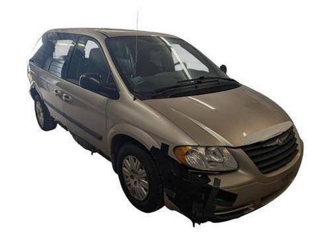 Used 2006 Chrysler Town & Country FWD image 8