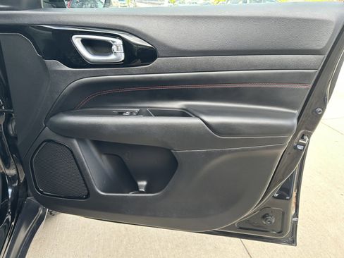 Used 2022 Jeep Compass Trailhawk image 17