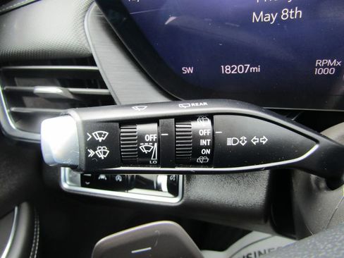Used 2024 Buick Envision Preferred AWD/4WD image 31
