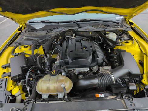 Used 2015 Ford Mustang Premium image 33