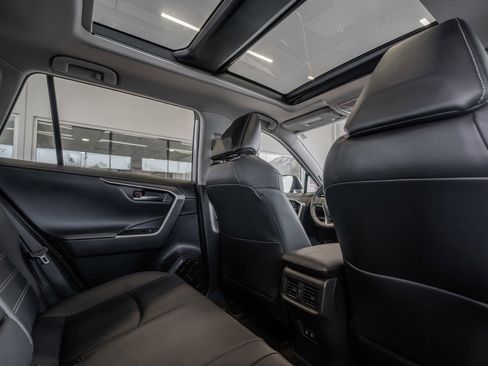 Used 2021 Toyota RAV4 Limited image 27