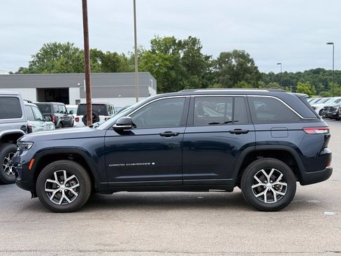 Used 2023 Jeep Grand Cherokee Limited AWD/4WD image 42