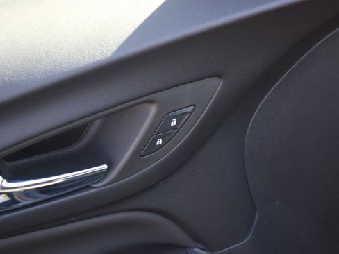 Used 2023 Chevrolet Equinox LT FWD image 13