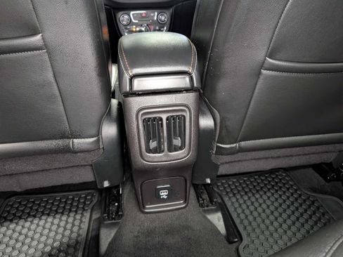 Used 2020 Jeep Compass Latitude w/ Cold Weather Group AWD/4WD image 23