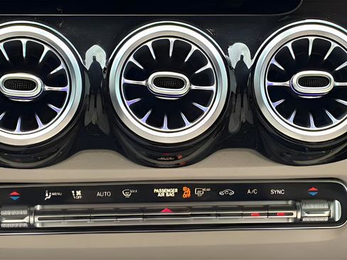 Used 2021 Mercedes-Benz GLB 250 GLB 250 w/ Premium Pkg, Leathe image 9