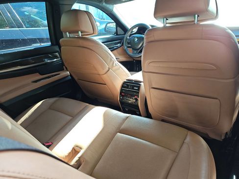 Used 2014 BMW 750i xDrive AWD/4WD image 44