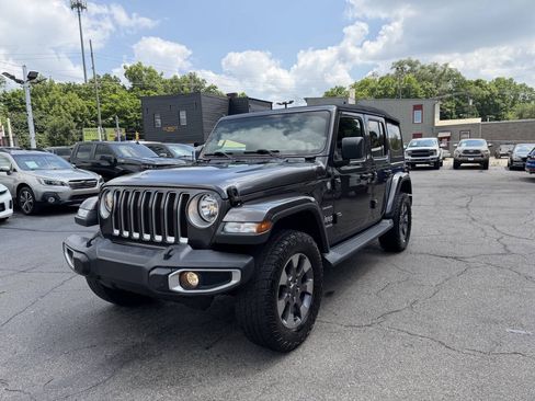 Used 2019 Jeep Wrangler Unlimited Sahara w/ Cold Weather Group AWD/4WD image 4