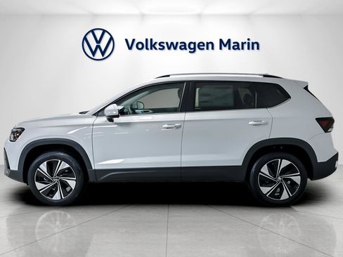 New 2026 Volkswagen Taos SE image 2