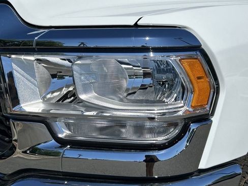 Used 2024 RAM 2500 Tradesman w/ Chrome Appearance Group image 12