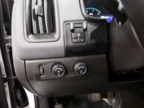 Used 2017 Chevrolet Colorado Z71 AWD/4WD image 18