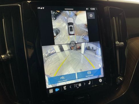 Used 2024 Volvo XC60 B5 Plus image 17