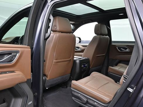 Used 2022 Chevrolet Tahoe High Country w/ Premium Package 2 AWD/4WD image 15