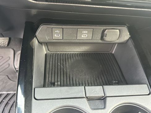 Used 2025 Toyota Prius Limited w/ Limited Premium Package image 18