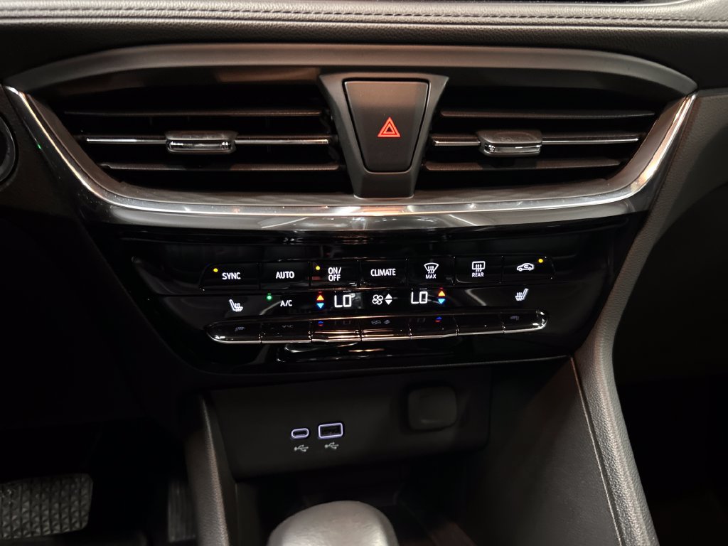 Used 2024 Buick Encore GX Avenir w/ Avenir Convenience Package AWD/4WD image 19
