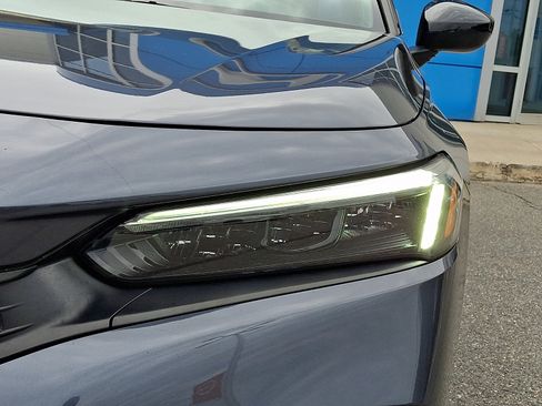 Used 2023 Honda Civic Sport image 9