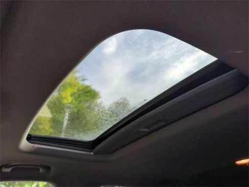 Used 2024 Chevrolet Trax RS w/ Sunroof Package image 22