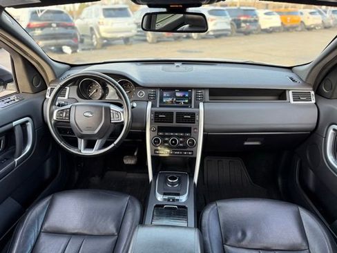 Used 2018 Land Rover Discovery Sport SE image 3