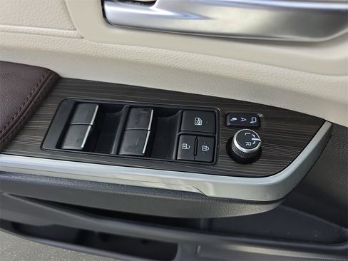 Used 2024 Toyota Sienna Platinum image 32