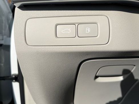 New 2025 Volvo XC90 T8 Plus w/ Protection Package Premier image 13