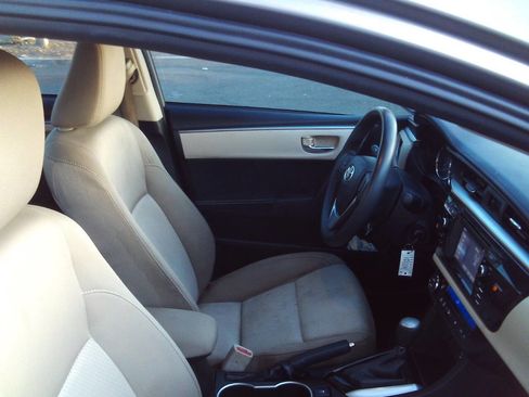 Used 2015 Toyota Corolla LE image 34