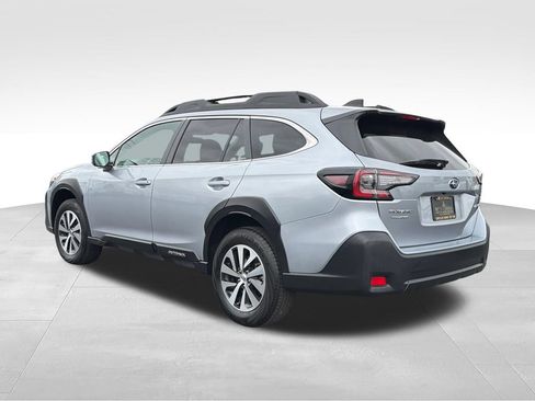 Used 2025 Subaru Outback Premium AWD/4WD image 5