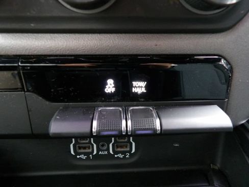 Used 2021 RAM 1500 Big Horn AWD/4WD image 25