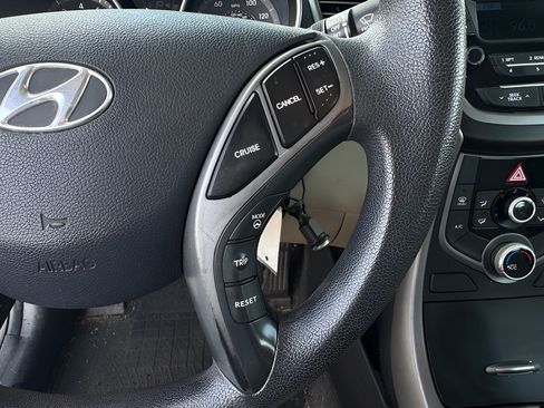 Used 2014 Hyundai Elantra SE FWD image 24