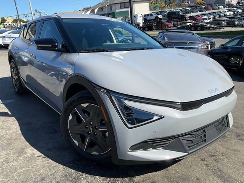 Used 2025 Kia EV6 Light image 1