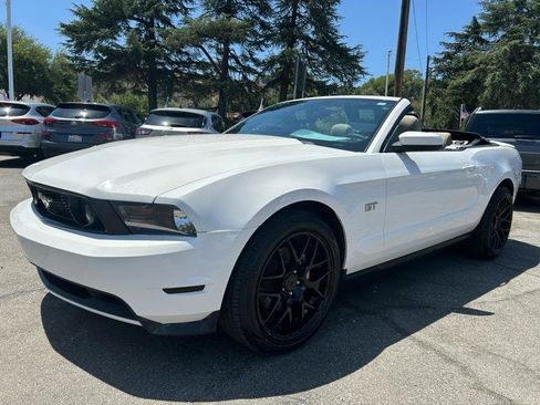 Used 2010 Ford Mustang GT RWD image 2