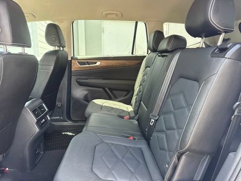 Used 2024 Volkswagen Atlas SE FWD image 11