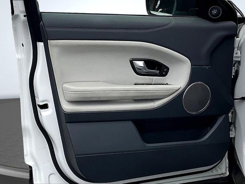 Used 2018 Land Rover Range Rover Evoque SE image 23