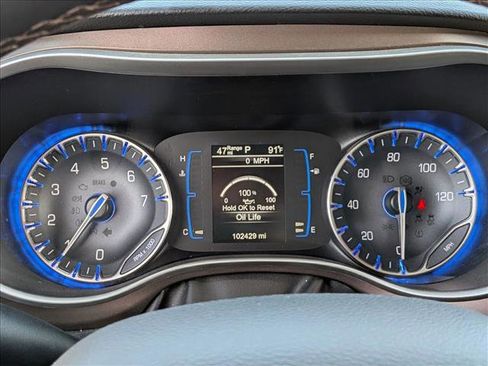 Used 2017 Chrysler Pacifica Touring-L FWD image 15