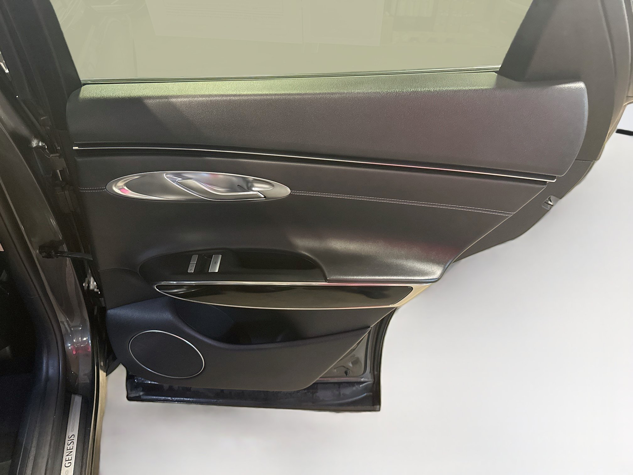 Used 2025 Genesis GV70 2.5T AWD/4WD image 32