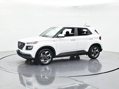 Used 2024 Hyundai Venue SEL FWD image 5